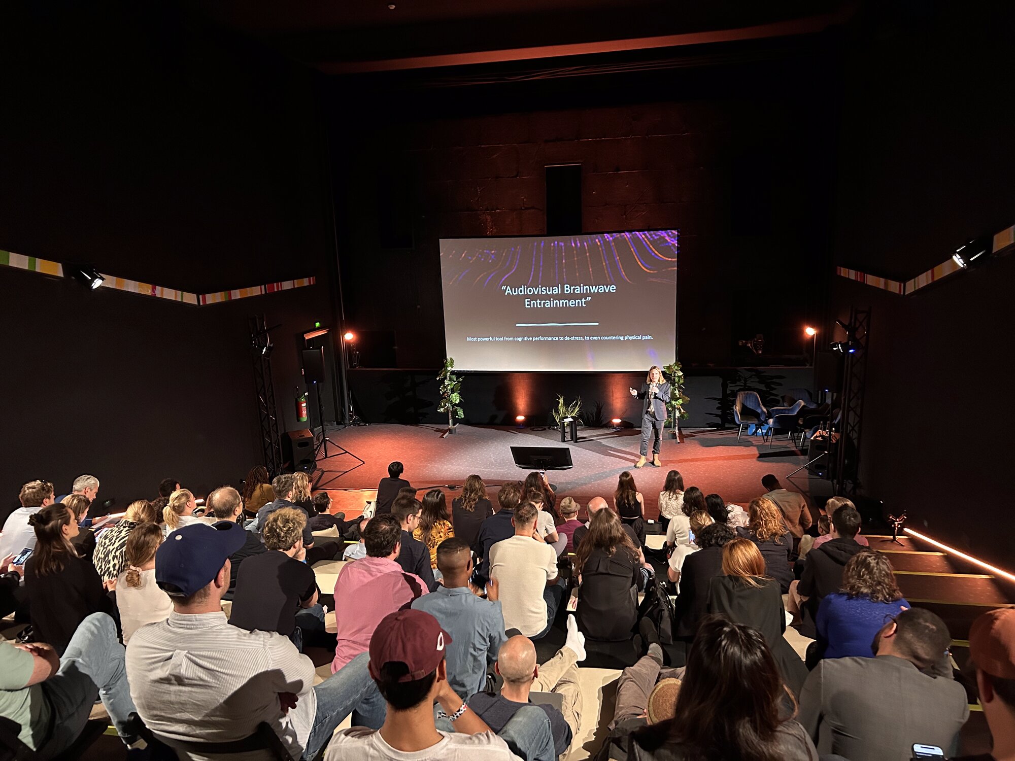 BE LIGHT On Stage — Oliver auf der Bühne